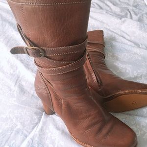 Ugg mid-calf heeled boots 9.5